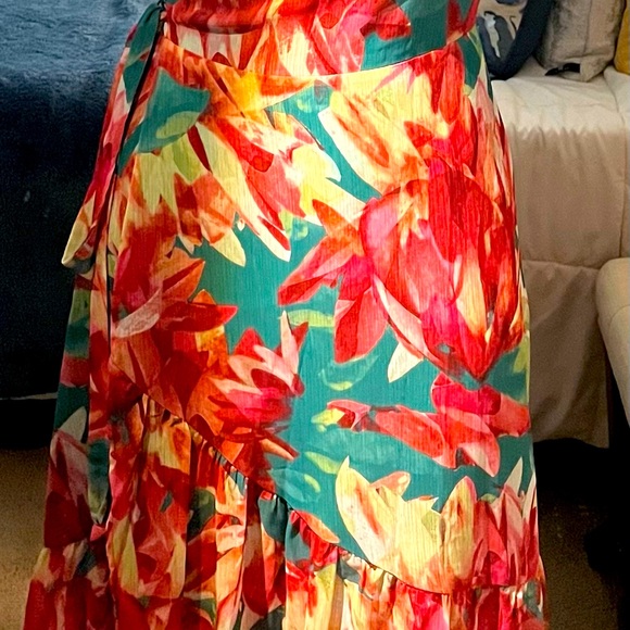 New Bar III wrap dress with gorgeous flowers. - Picture 1 of 6
